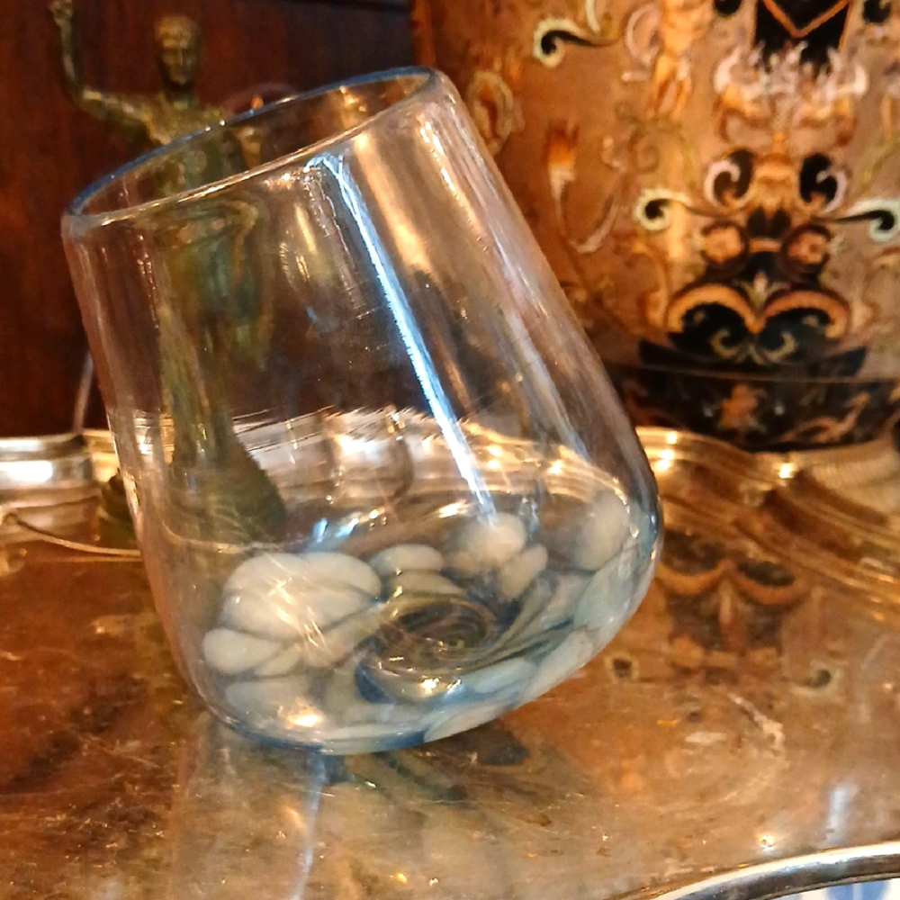 Elegant Clear Glass Anchor Bend Wobbling Tumbler